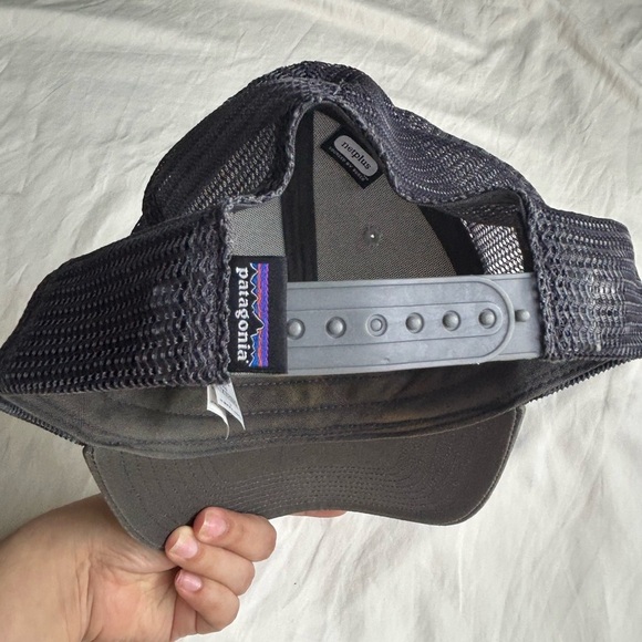 Patagonia Gray and White Cap with Mountain Design - Picture 4 of 8